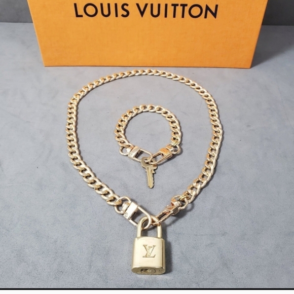 LOUIS VUITTON Authentic Lock Key Set Polished Chain Necklace Bracelet - Picture 6 of 12